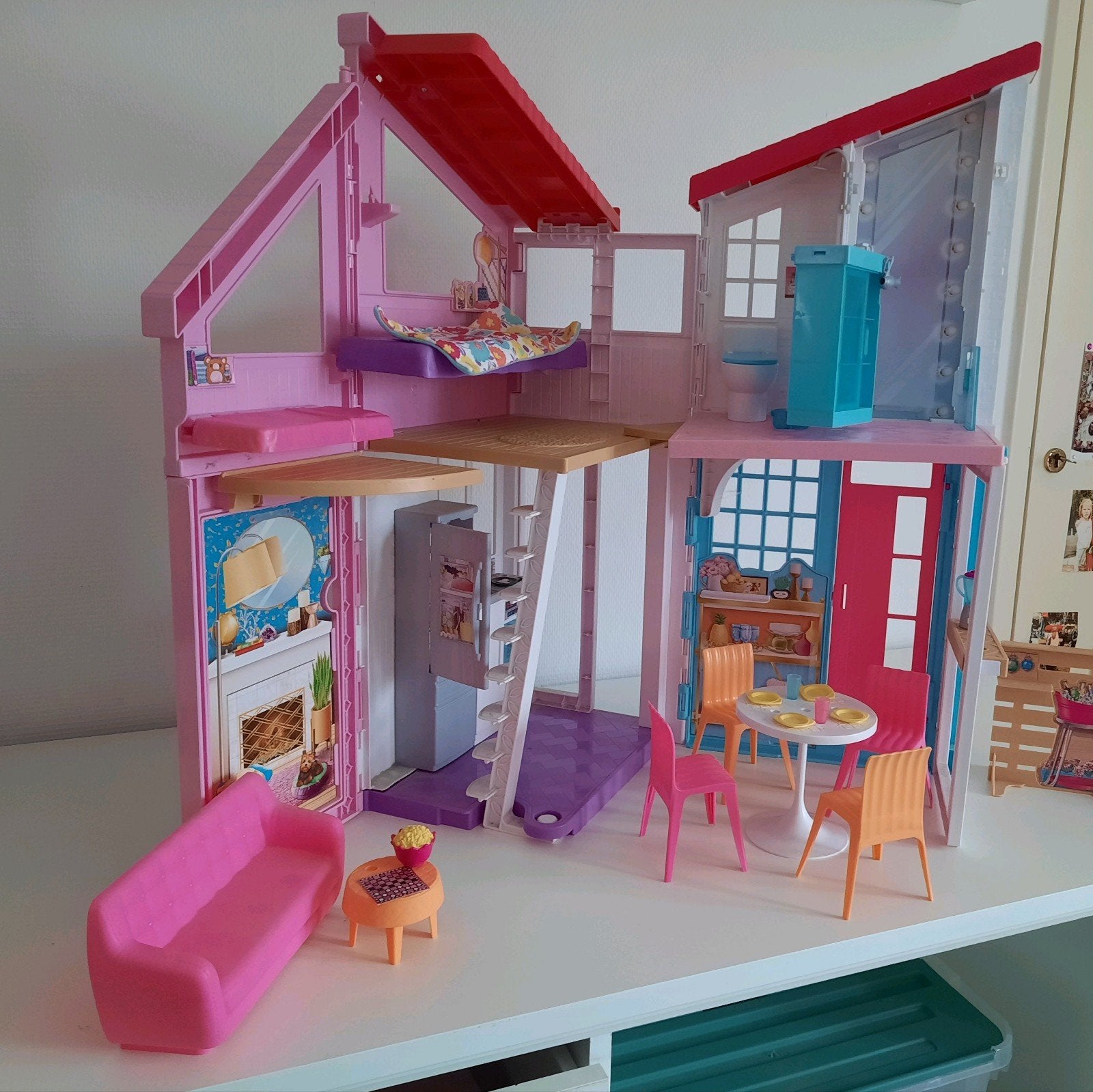 Inklapbaar Barbiehuis Malibu Huis met Meubels, Ophalen, Zo goed als nieuw, Barbie