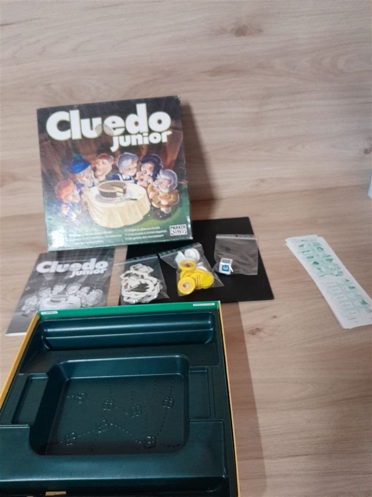 Cluedo junior - het gestolen stuk chocoladetaart - s1472, Verzenden, Zo goed als nieuw