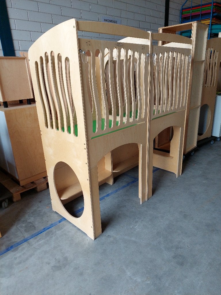 2x De Esdoorn hoge duobox / dubbele box met bankjes /KDV-box, Ophalen of Verzenden, Zo goed als nieuw, Rechthoekig