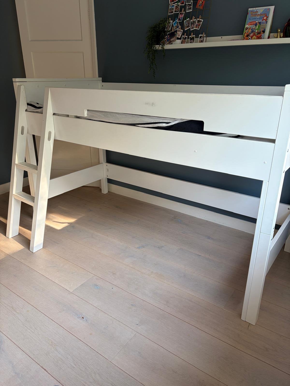 Bopita - Hoogslaper 90x200 met schuine trap, Ophalen, Zo goed als nieuw, Hoogslaper
