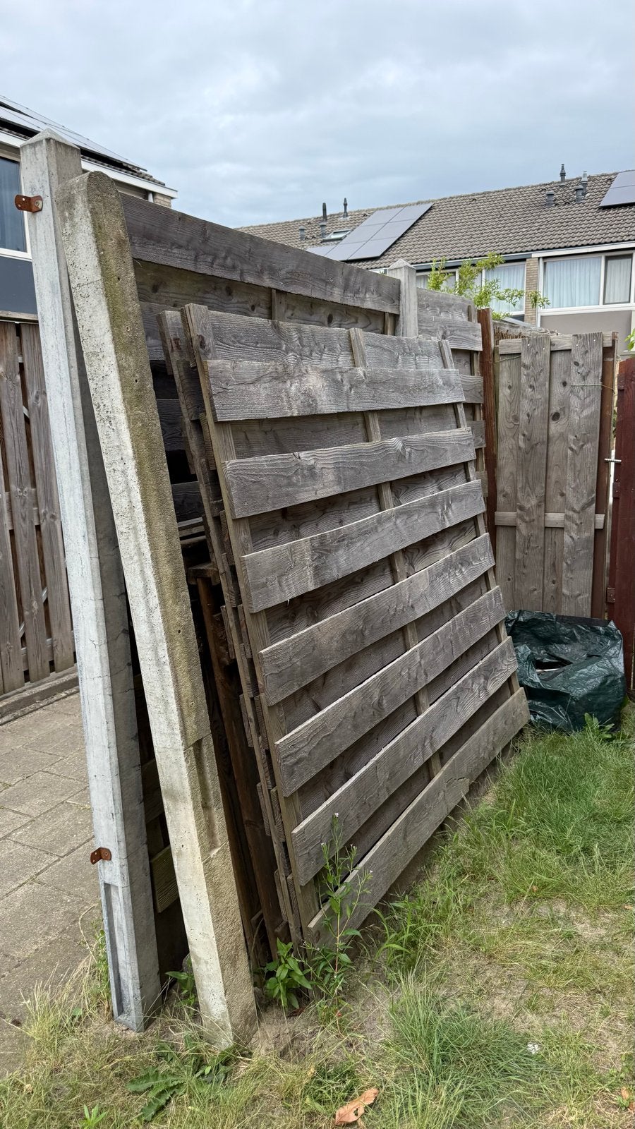 Gratis schuttingpanelen en lage panelen met zijpalen, Tuin en Terras, Schuttingen, Ophalen, Minder dan 3 meter, Hout, 1 tot 2 meter