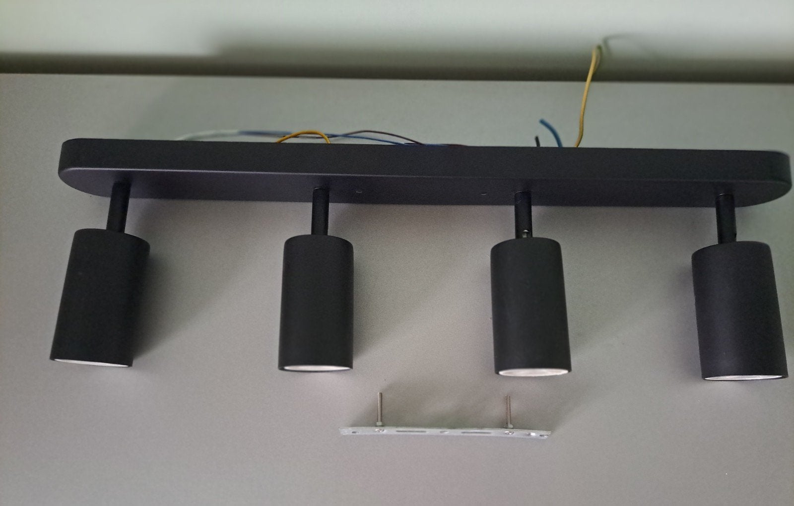 zwarte plafondlamp met 4 draaibare spots, Ophalen