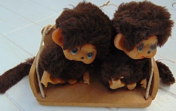 Monchhichi Twin Aapjes Op Schommel, Ophalen of Verzenden, Nieuw
