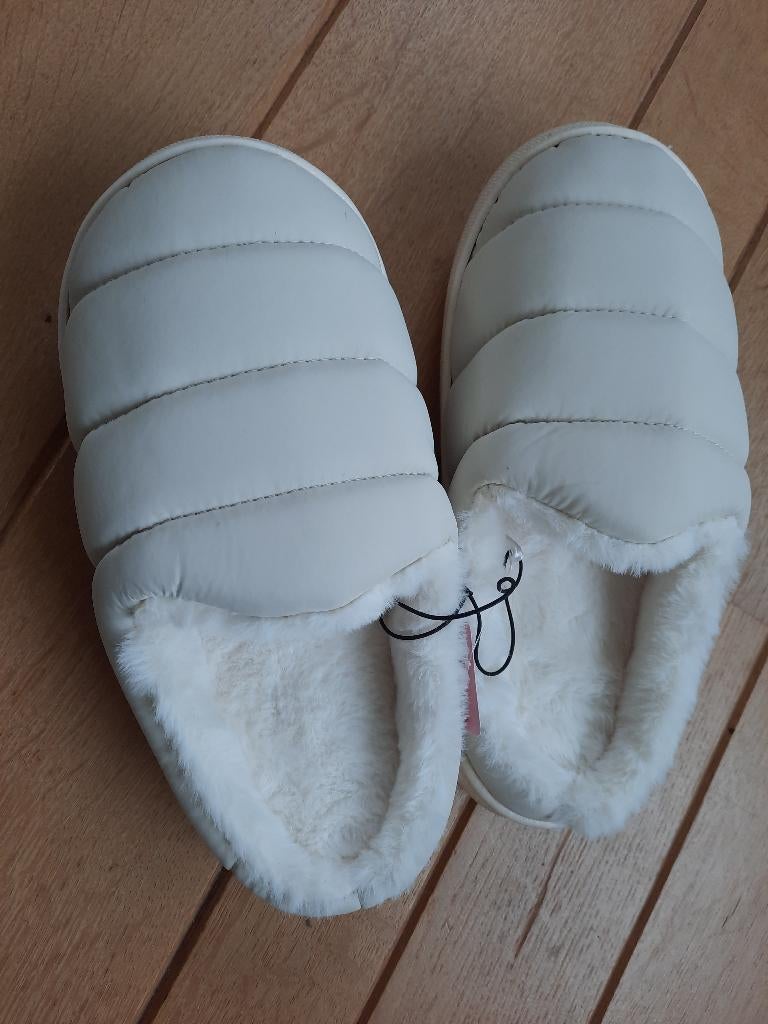 Moon Boot slippers pantoffels ecru maat 40/41 - nieuw -, Moon Boot, Beige, Nieuw, Ophalen of Verzenden