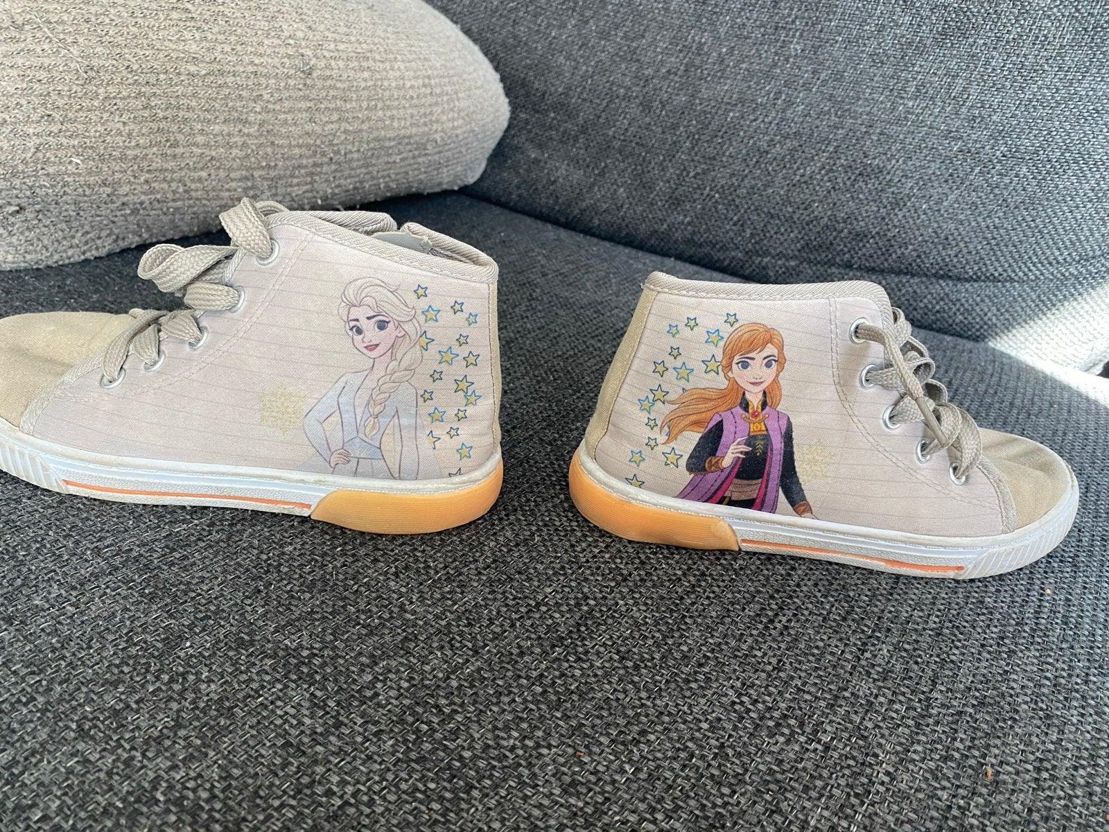 Frozen Elsa & Anna lichtgevende sneakers maat 31, Ophalen, Gebruikt, Meisje, Schoenen