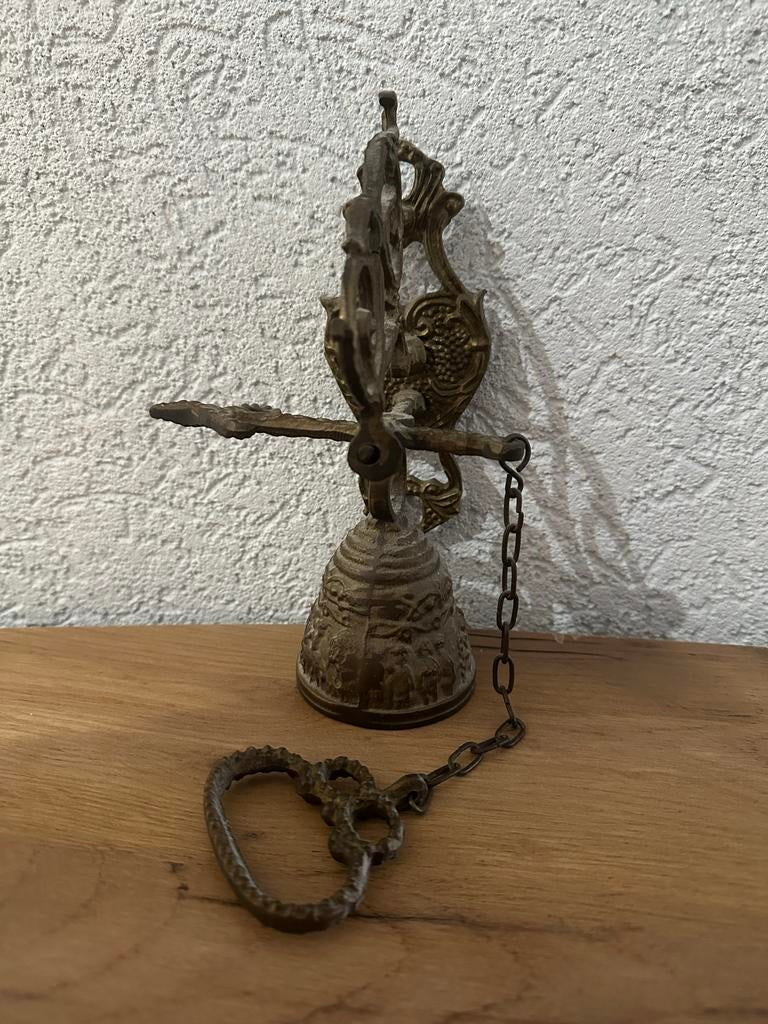 Antieke Bronzen Kloosterbel met Wandbevestiging, Ophalen of Verzenden, Brons