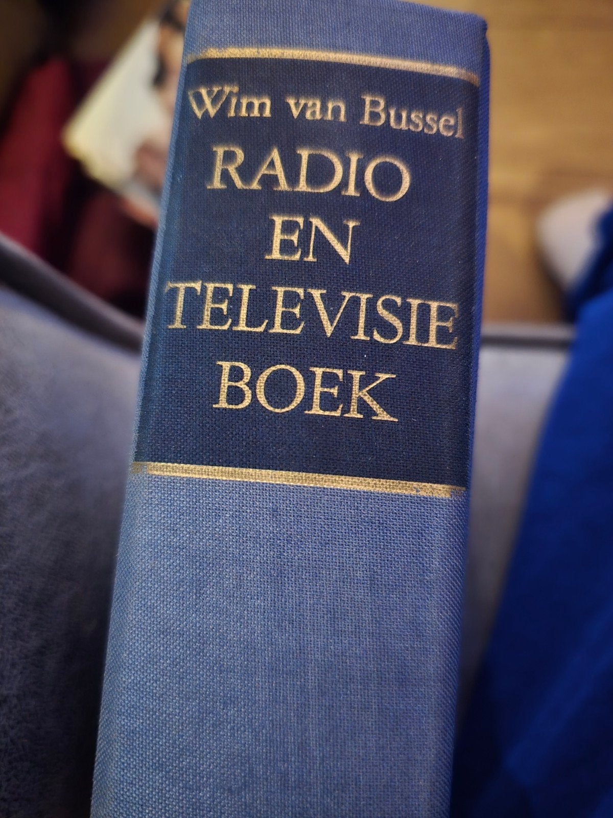 Radio- en Televisieboek - Wim van Bussel (1969), Ophalen of Verzenden, Gelezen, Elektrotechniek, Wim van Bussel