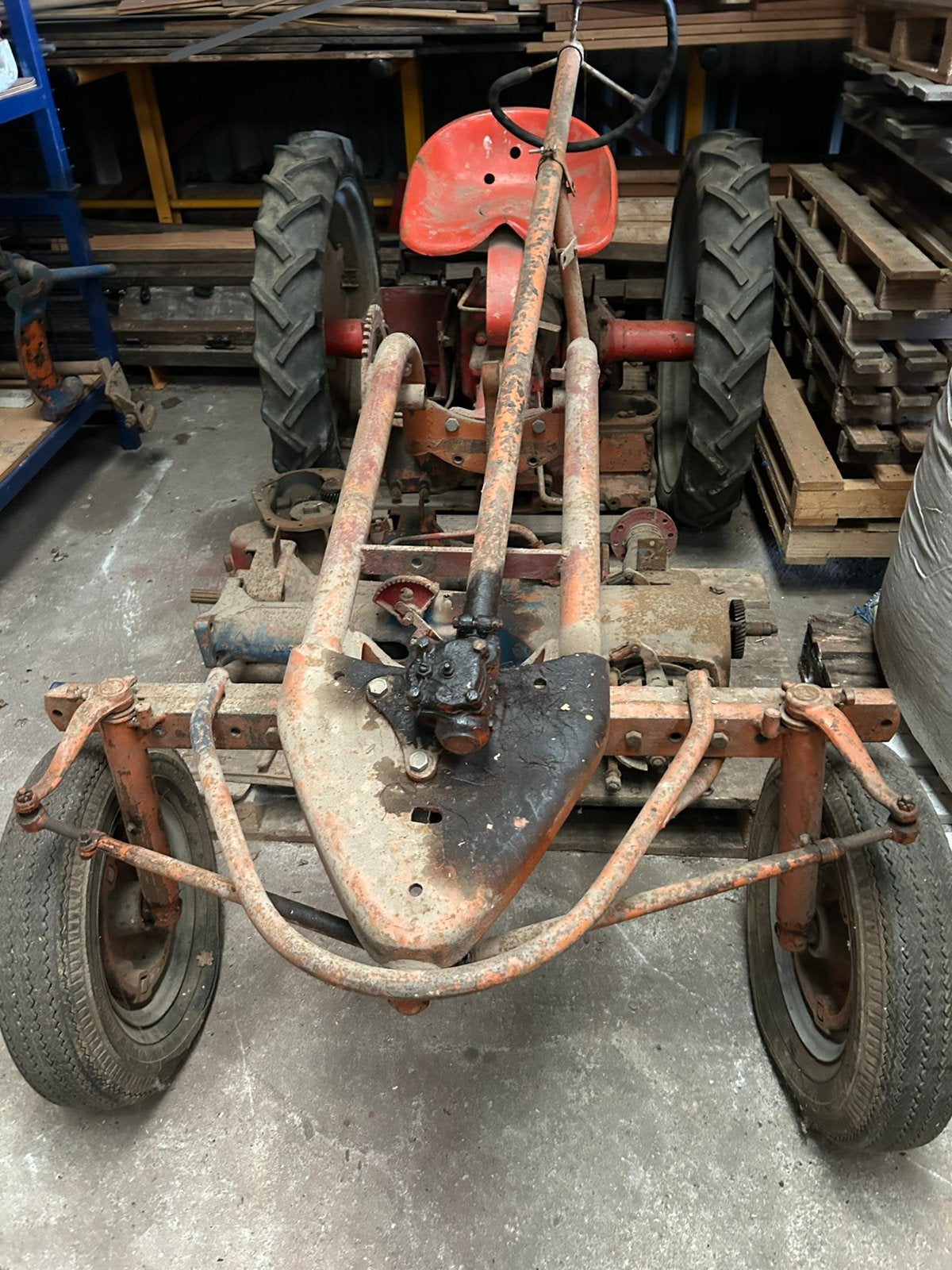 Allis Chalmers G rollend frame en onderdelen, Ophalen