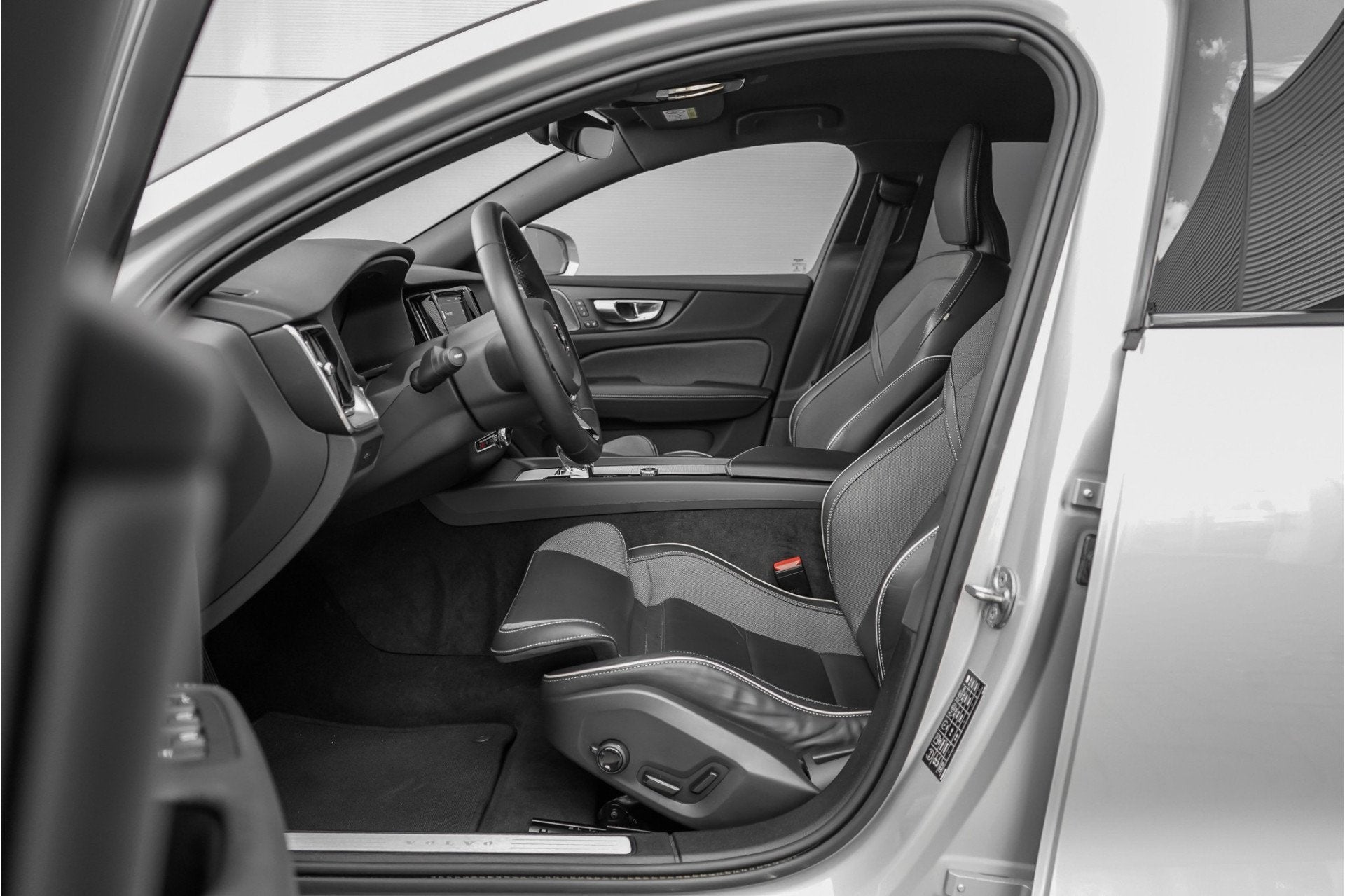 Volvo V60 Cross Country 2.0 B5 AWD Plus Camera Stuur & Stoel, 15 km/l, 4 cilinders, Leder en Stof, Origineel Nederlands
