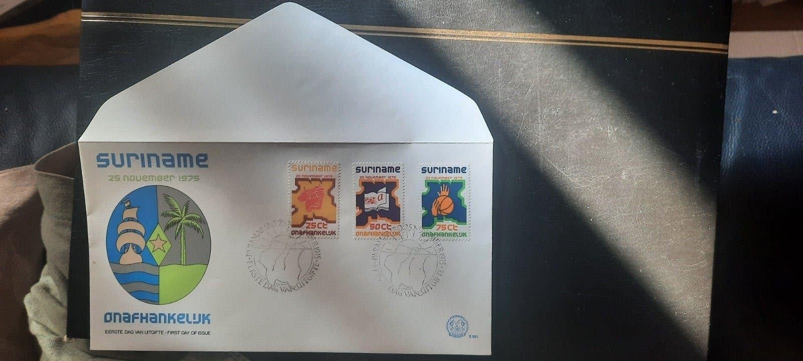 Suriname Onafhankelijk 1975 E001 FDC, Postzegels en Munten, Postzegels | Eerstedagenveloppen, Ophalen of Verzenden, Rest van de wereld