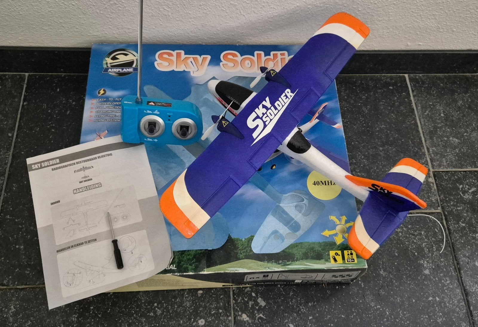 vintage sky soldier rc vliegtuig., Hobby en Vrije tijd, Modelbouw | Radiografisch | Vliegtuigen, Ophalen, Zo goed als nieuw, Elektro