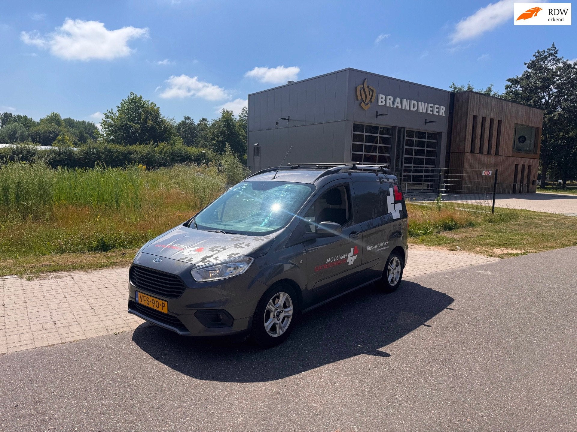Ford Transit Courier 1.5 TDCI Limited Duratorq S&S Euro6.Cli, Auto's, Voorwielaandrijving, Gebruikt, Euro 6, 4 cilinders
