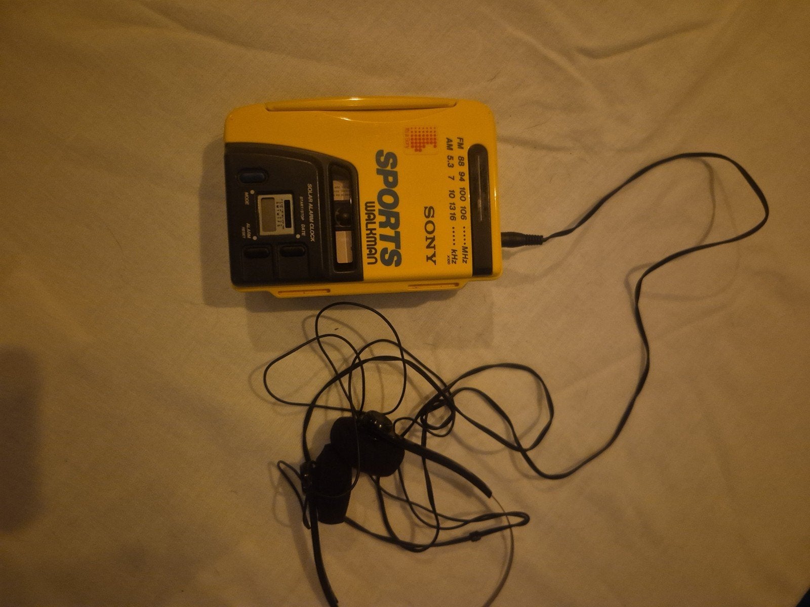 Sony Sports Walkman - Gele Cassettespeler met Radio, Ophalen of Verzenden, Walkman