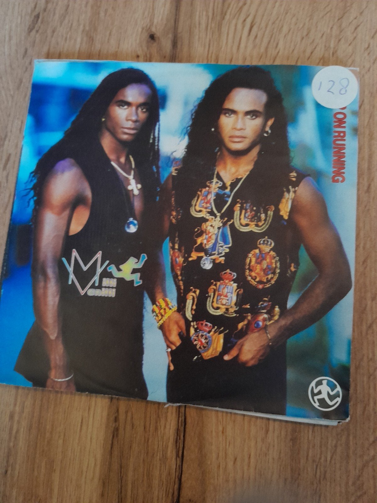 Milli vanilli 7inch keep on running, Ophalen of Verzenden, Zo goed als nieuw, Pop
