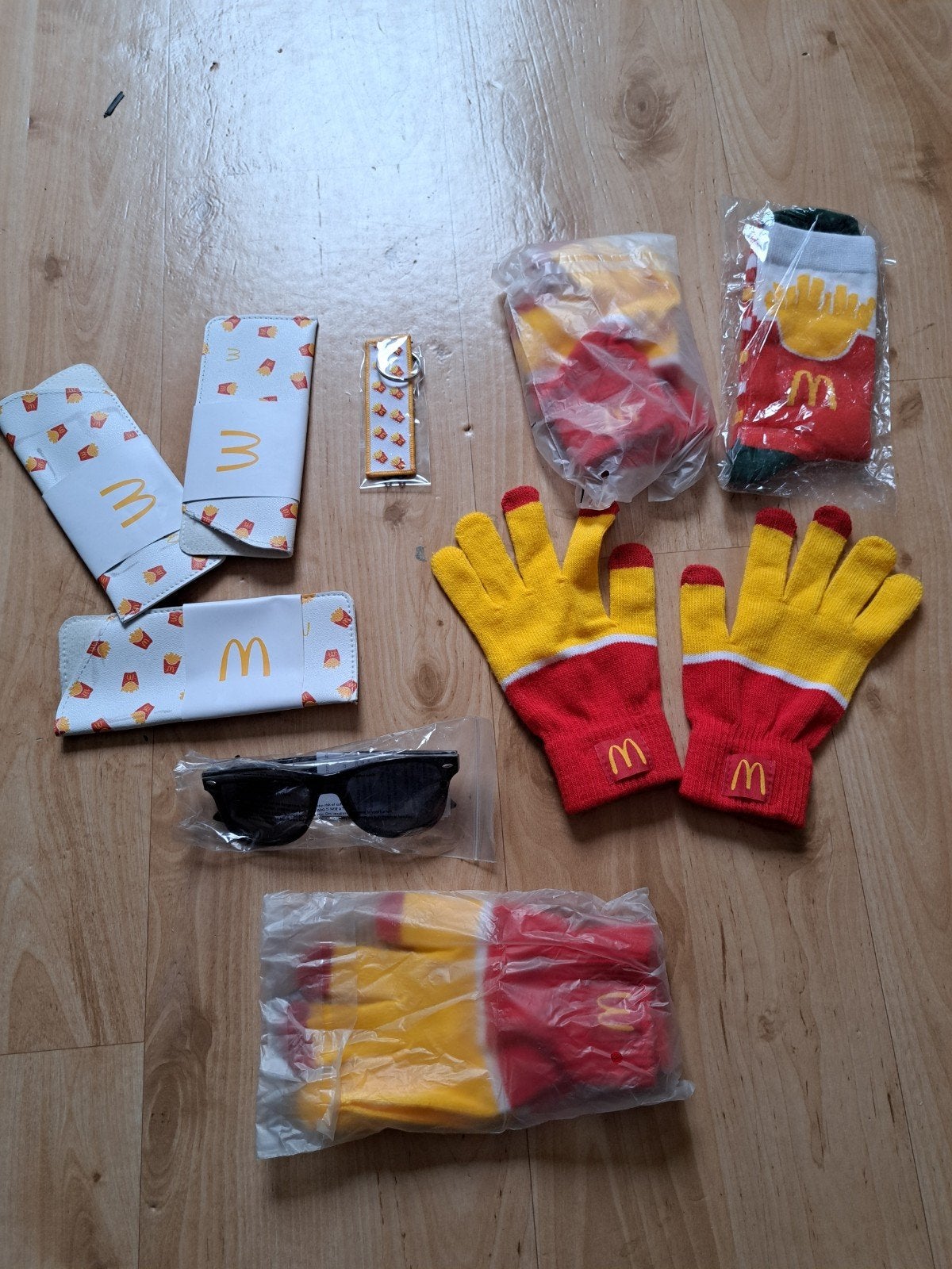 McDonald's Fanpakket: Handschoenen, Sokken, Zonnebril & Meer, Ophalen of Verzenden, Nieuw
