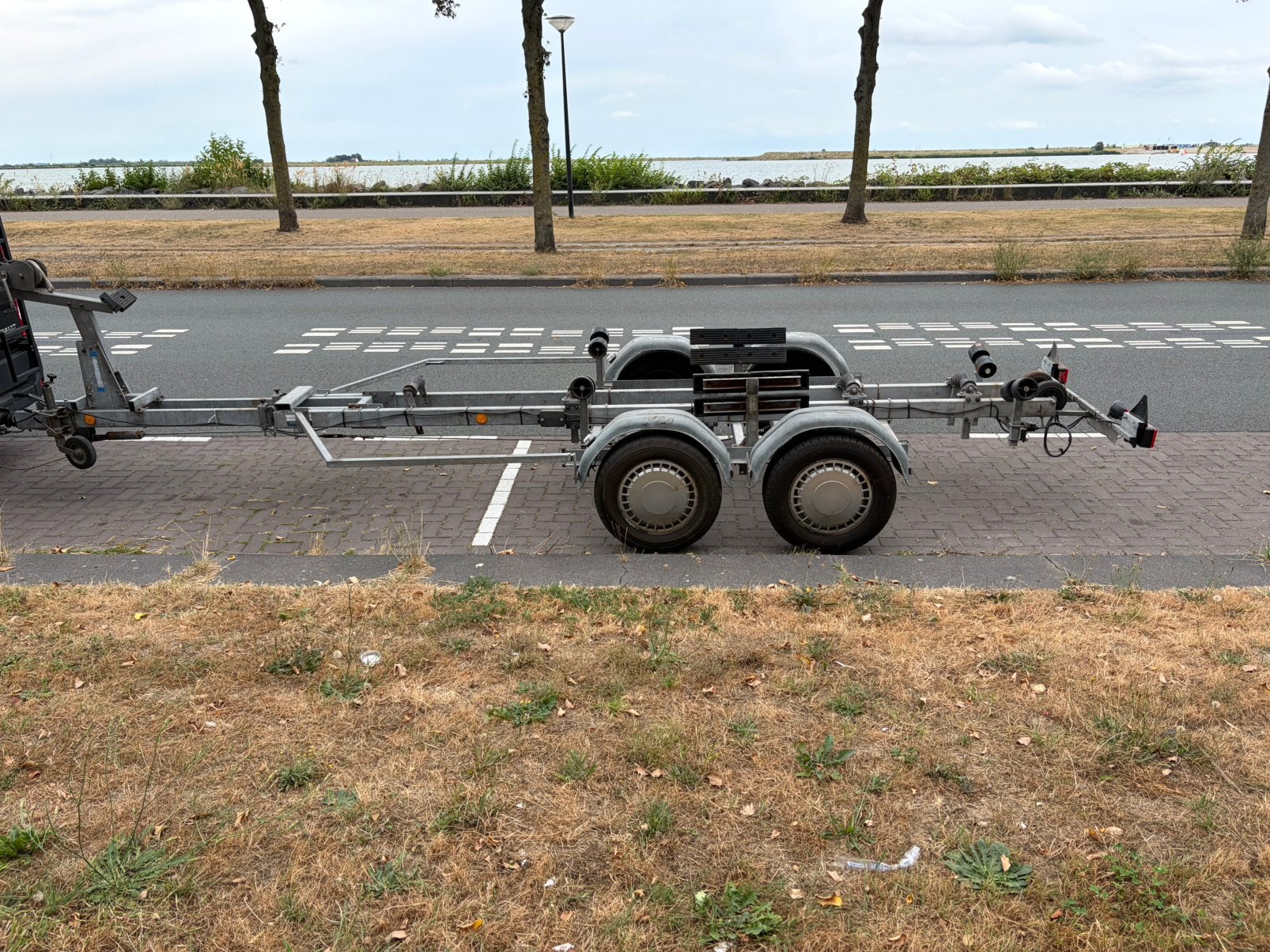 Dubbelassige boottrailer 2000 kg – tot 6,5 meter, Watersport en Boten, Ophalen, Gebruikt, 1500 tot 3000 kg, 6 tot 9 meter
