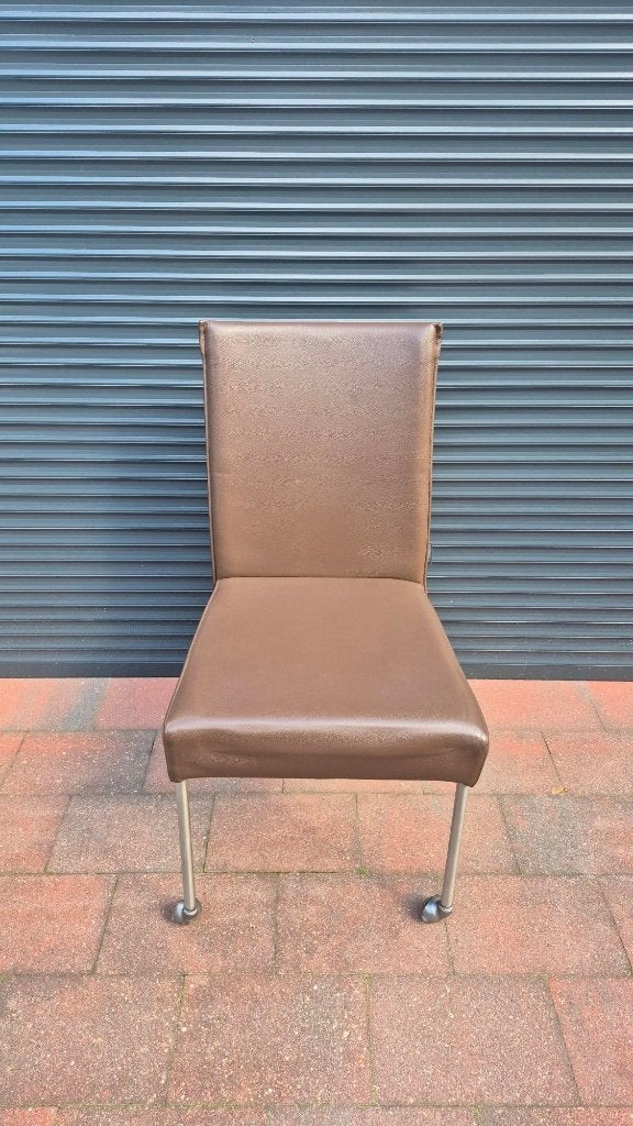 6 Moderne leren eetkamerstoelen met wieltjes - Van Bennekom, Huis en Inrichting, Ophalen, Gebruikt, Overige kleuren, Kunststof