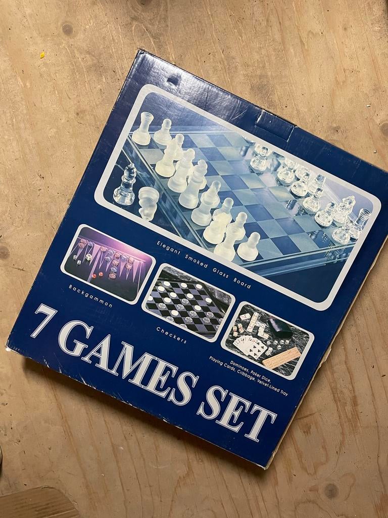 7-delige spelset met glazen schaakbord, Een of twee spelers, Ophalen of Verzenden, Nieuw, Reisspel