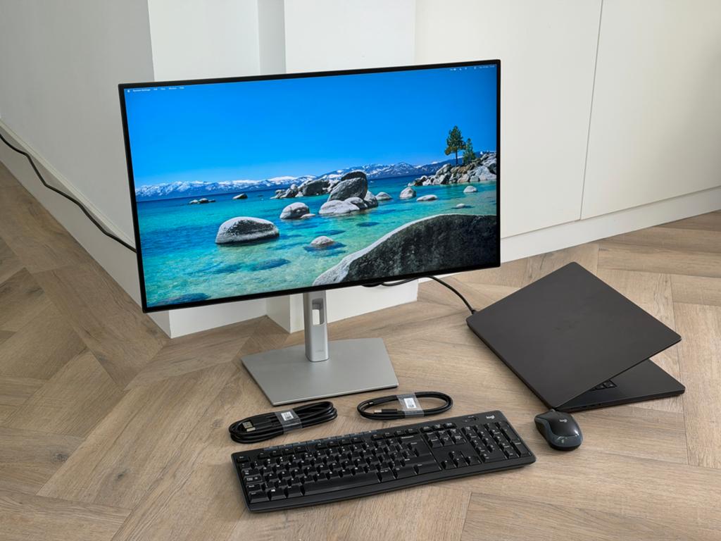 Dell Ultrasharp U2722D 27 inch inclusief toetsenbord en muis, Ophalen, In hoogte verstelbaar, HDMI, 60 Hz of minder
