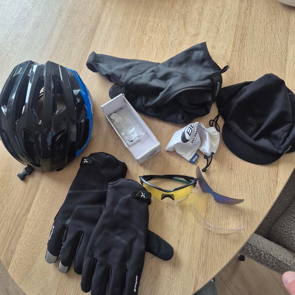 Fietsuitrusting: Helm, jas, handschoenen, bril, overschoenen, Fietsen en Brommers, Fietsaccessoires | Fietskleding, Gebruikt, Heren