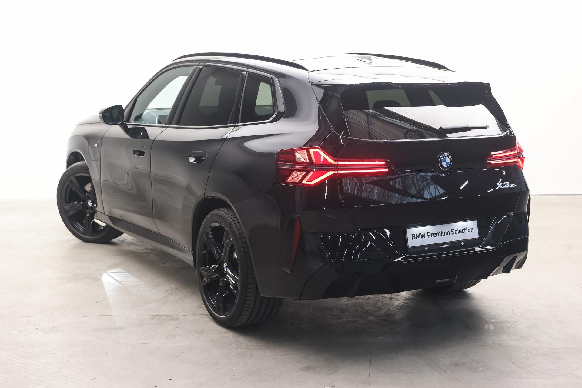 BMW X3 30e xDrive M Sport Automaat / Panoramadak / Trekhaak, 1998 cc, 4 cilinders, Zwart, Bedrijf
