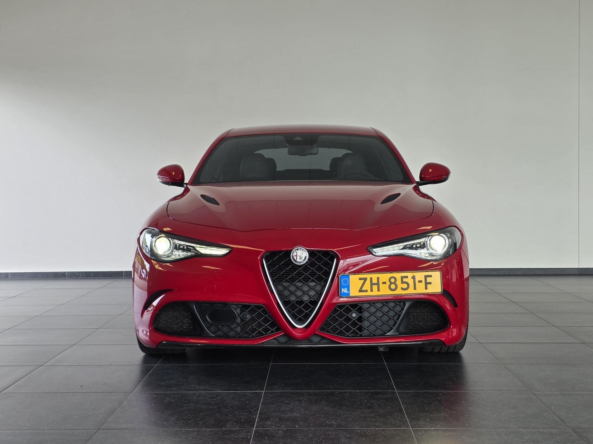 Alfa Romeo Giulia 2.9 V6 Quadrifoglio 510PK | Keramische rem, Auto's, Alfa Romeo, Automaat, Dealer onderhouden, Gebruikt, 4 stoelen