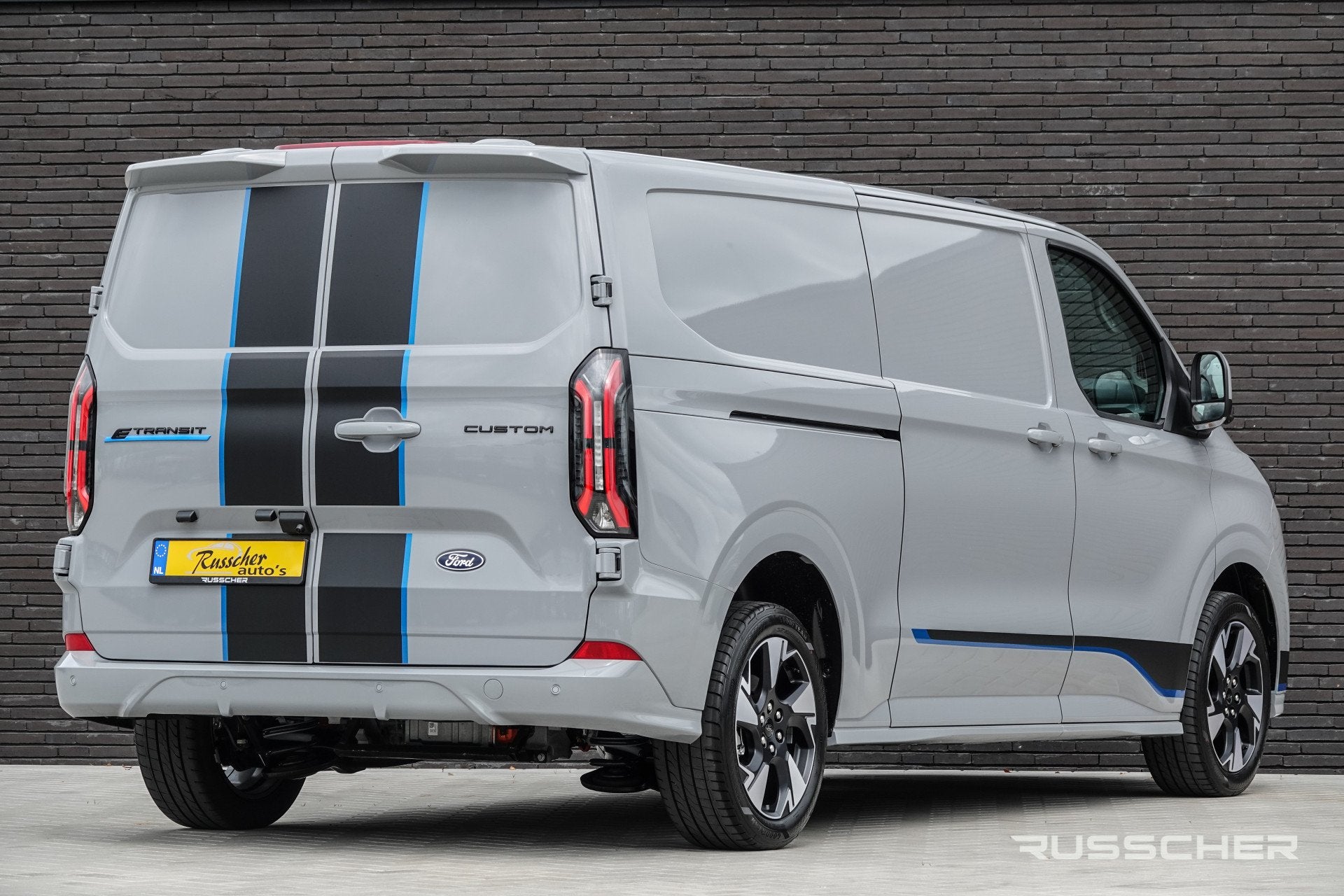 Ford E-Transit Custom L2H1 218Pk Aut. | Nieuwe 71Kwh Accu |, Auto's, Bestelauto's, Automaat, Achterwielaandrijving, Gebruikt, Zwart