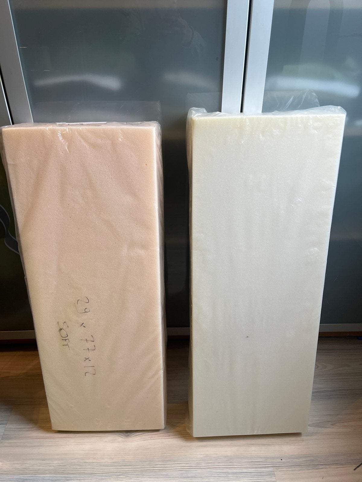 2x Nieuwe schuimblokken 29x77x12 cm - zacht en medium, Ophalen, Nieuw