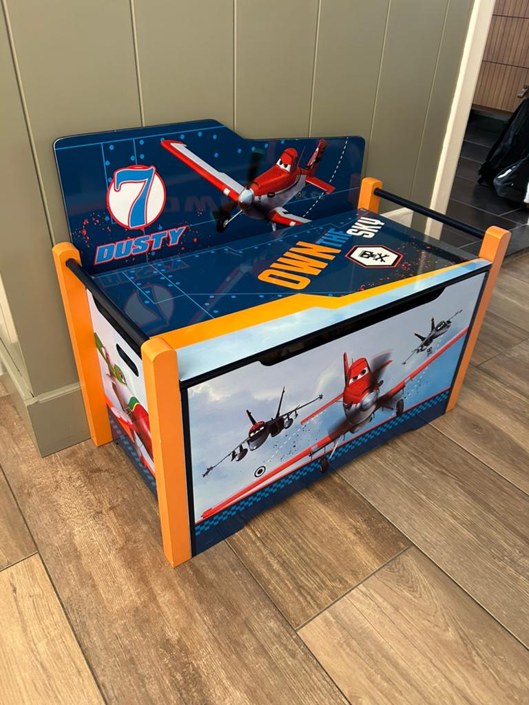 Speelgoed kist planes cars, Ophalen, Zo goed als nieuw, Jongen of Meisje