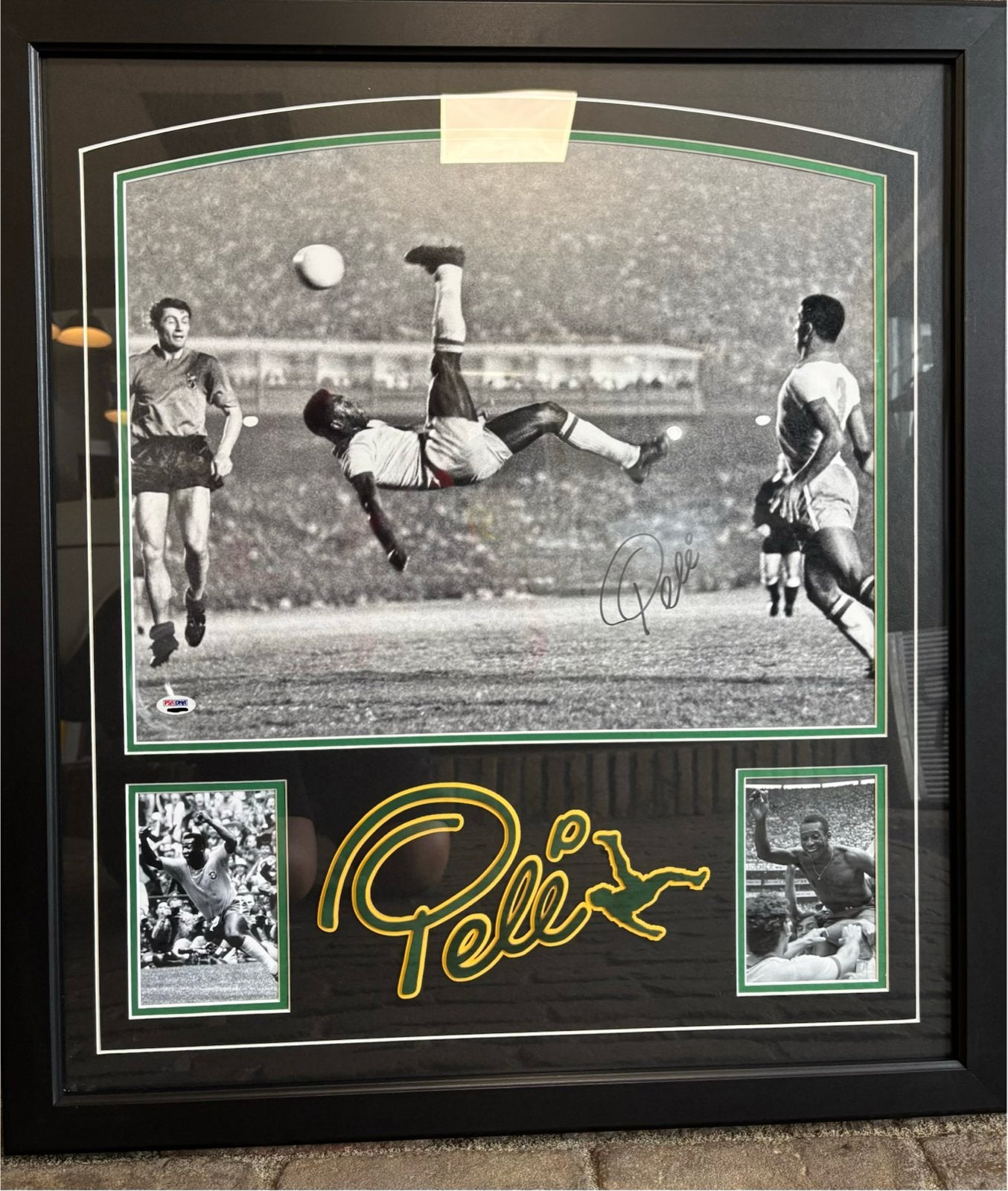 Ingelijste gesigneerde foto Pelé met PSA/DNA certificaat, Verzamelen, Sportartikelen en Voetbal, Ophalen, Nieuw