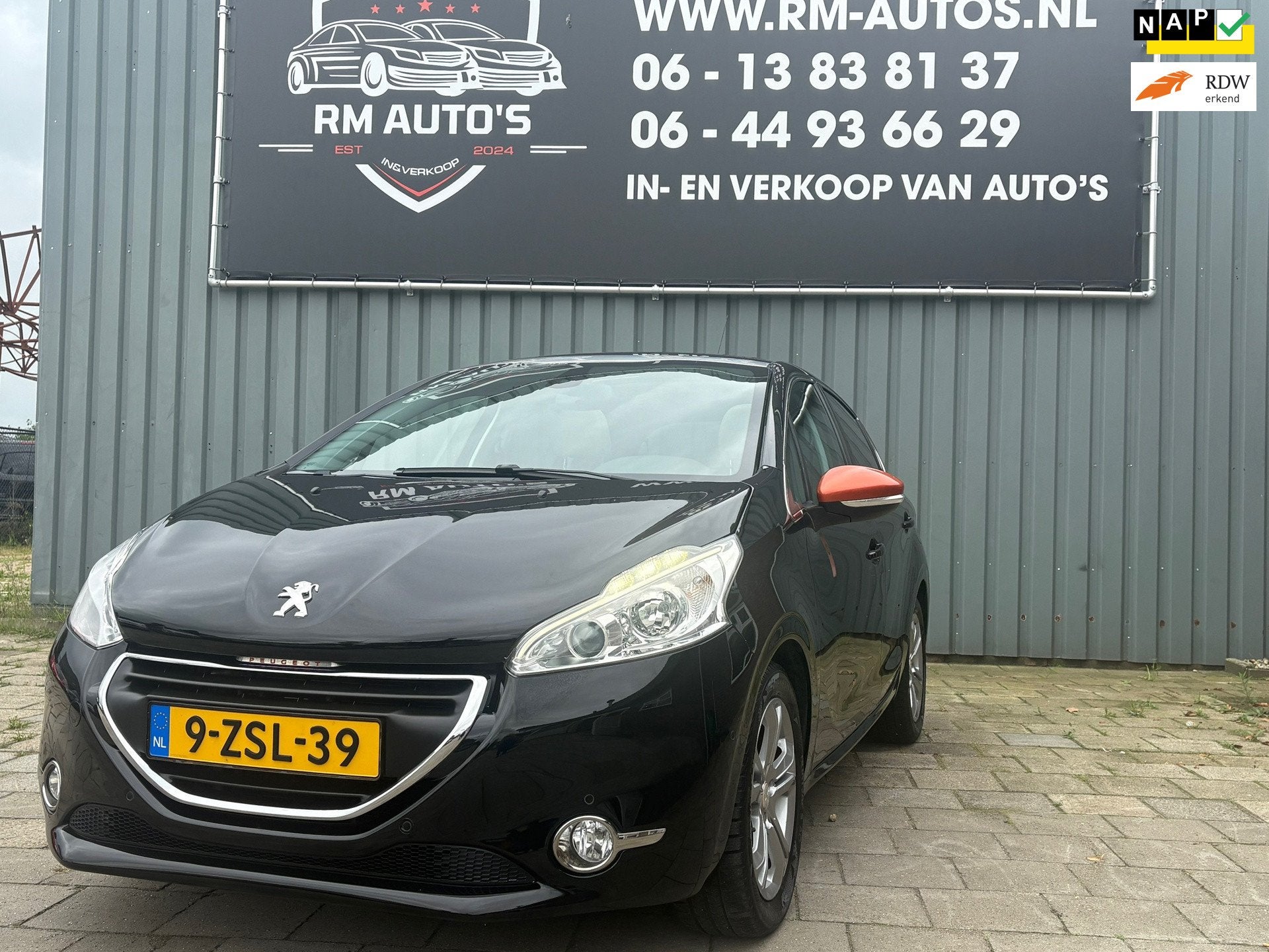 Peugeot 208 1.2 PureTech Roland Garros, Voorwielaandrijving, Euro 6, Zwart, Bedrijf