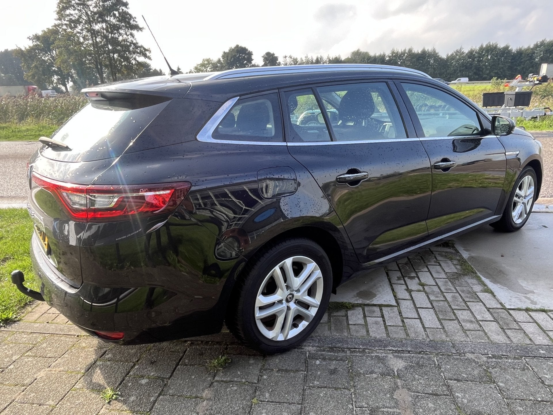 Renault Mégane Estate 1.3 TCe 140PK Limited / Automaat / Tr, Auto's, 12 maanden, Stof, Gebruikt, 4 cilinders