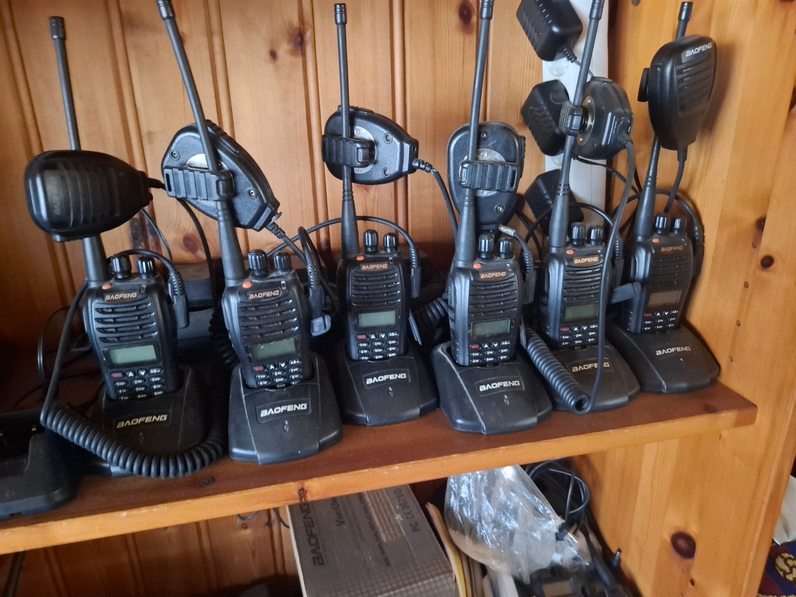 11 Baofeng portofoons  reseve acuus en reserve hand, Ophalen, Zo goed als nieuw, Portofoon of Walkie-talkie, Met broekklem