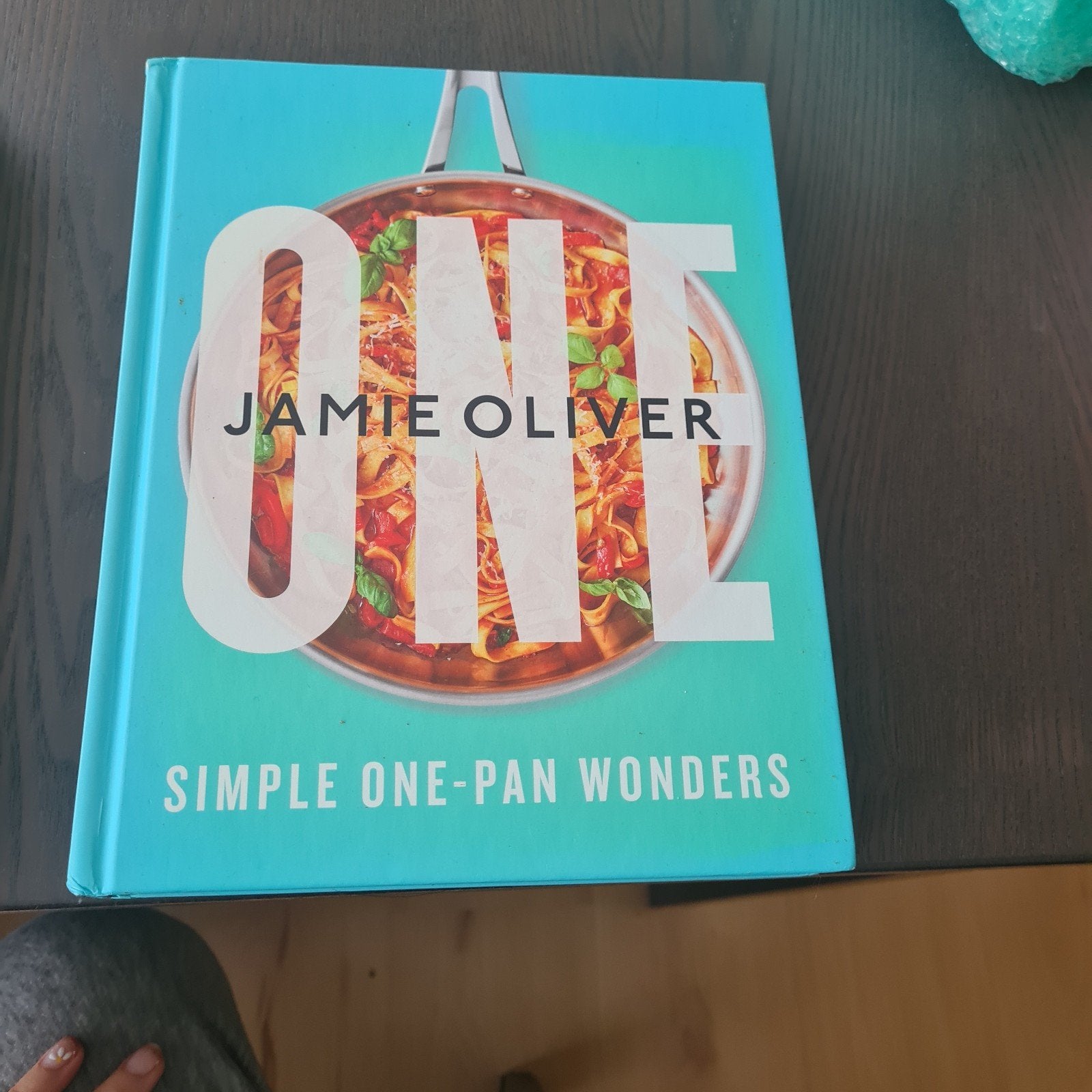 Jamie Oliver - ONE: Simple One-Pan Wonders Kookboek, Ophalen of Verzenden, Zo goed als nieuw, Jamie Oliver
