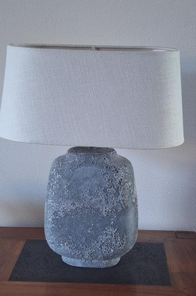 Zware lamp met Betonnen Voet en Ovale Kap 52cmH, Huis en Inrichting, Lampen | Tafellampen, Ophalen, Minder dan 50 cm