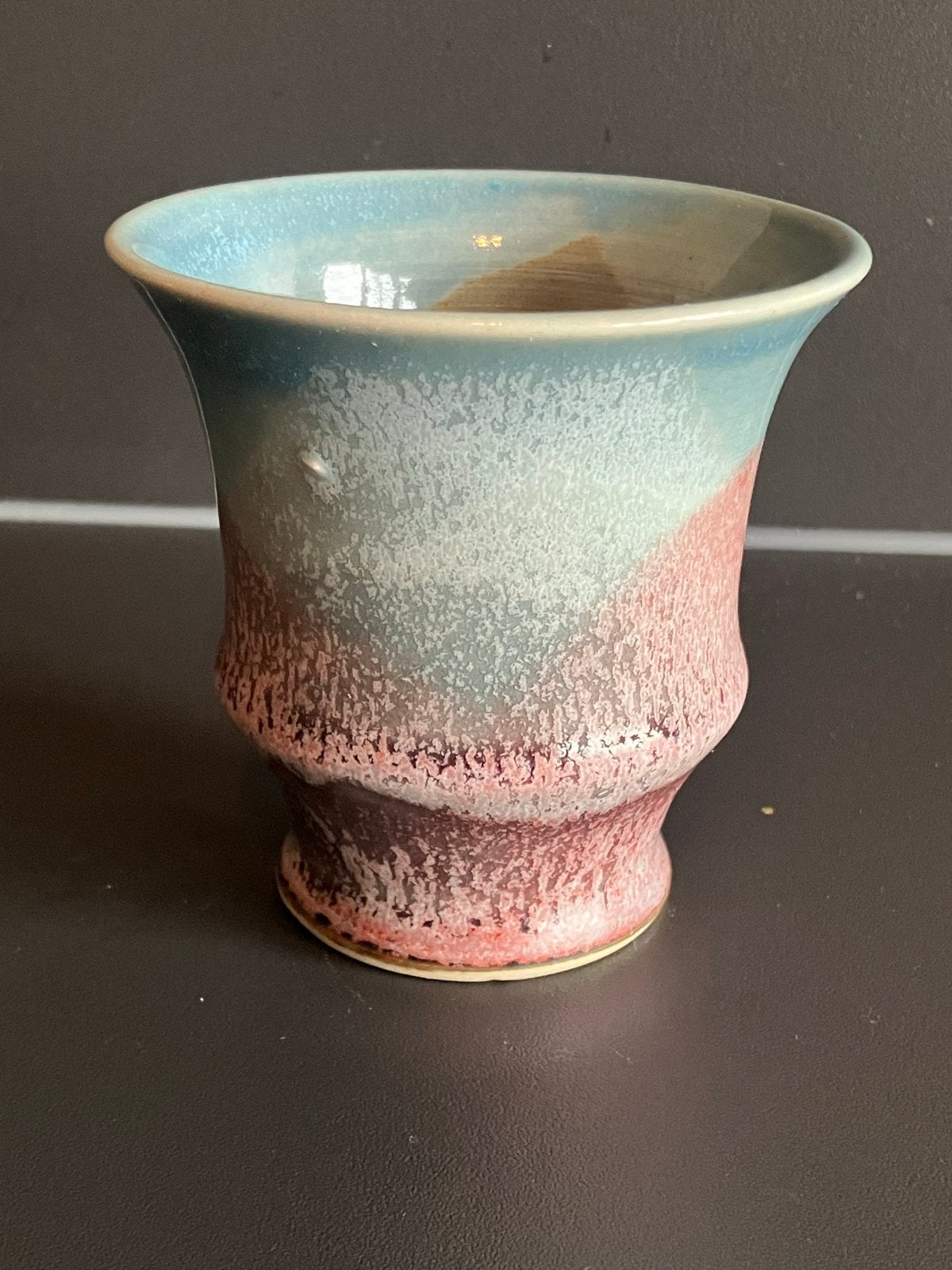 Beker Jan Bisschop “Vreemde Gasten” - ca. 1980, Antiek en Kunst, Antiek | Keramiek en Aardewerk, Ophalen