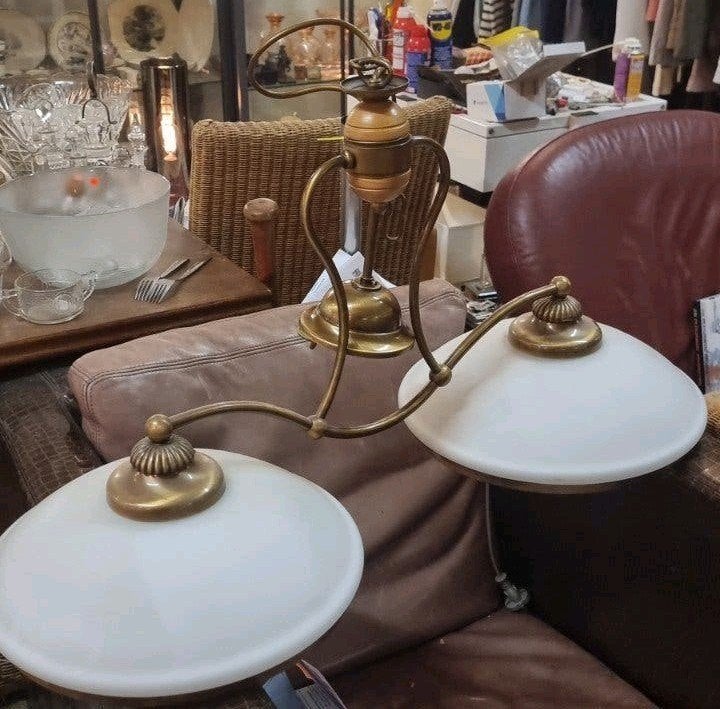 Vintage Messing Plafondlamp met Twee Melkglas Kappen, Ophalen