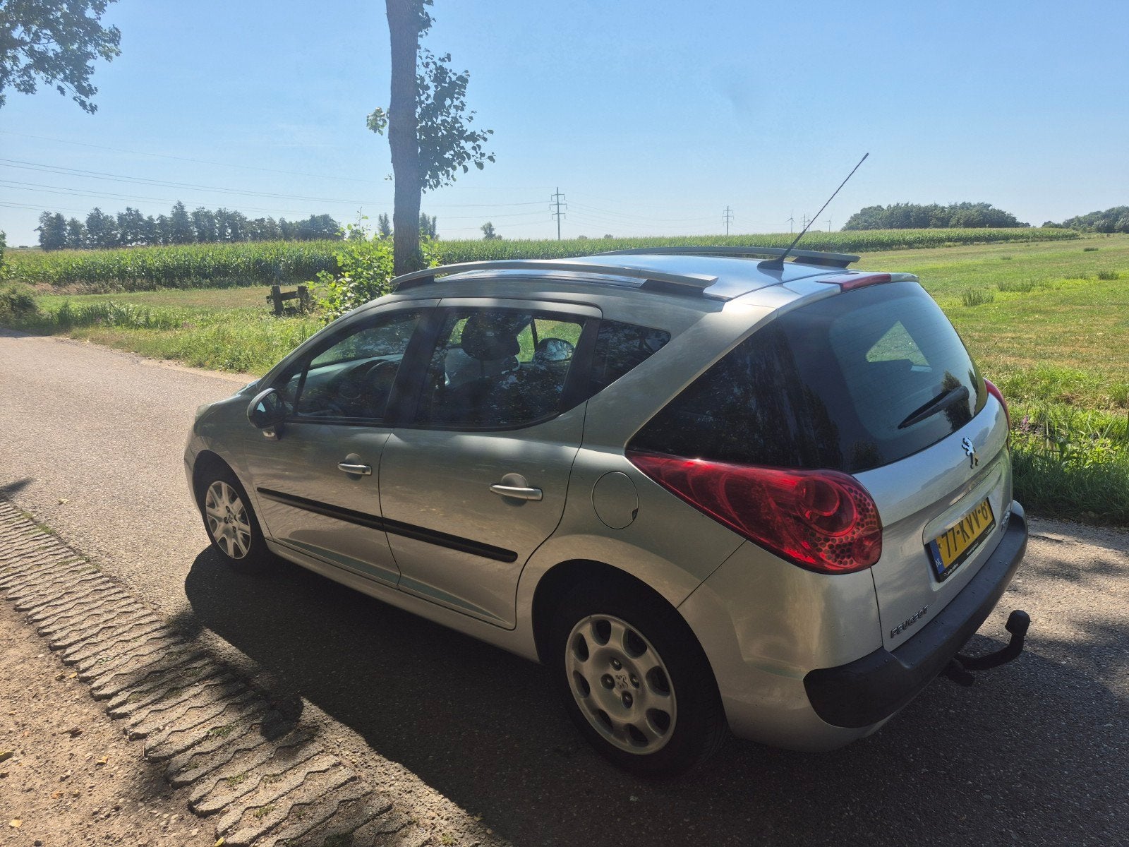 Te koop aangeboden: nette Peugeot 207 SW 1.4 VTi  benzine, Voorwielaandrijving, Stof, Zwart, Origineel Nederlands