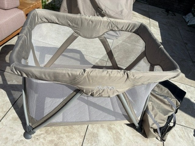 Nuna Sena Camping bedje, Ophalen, Zo goed als nieuw, Reisbedje