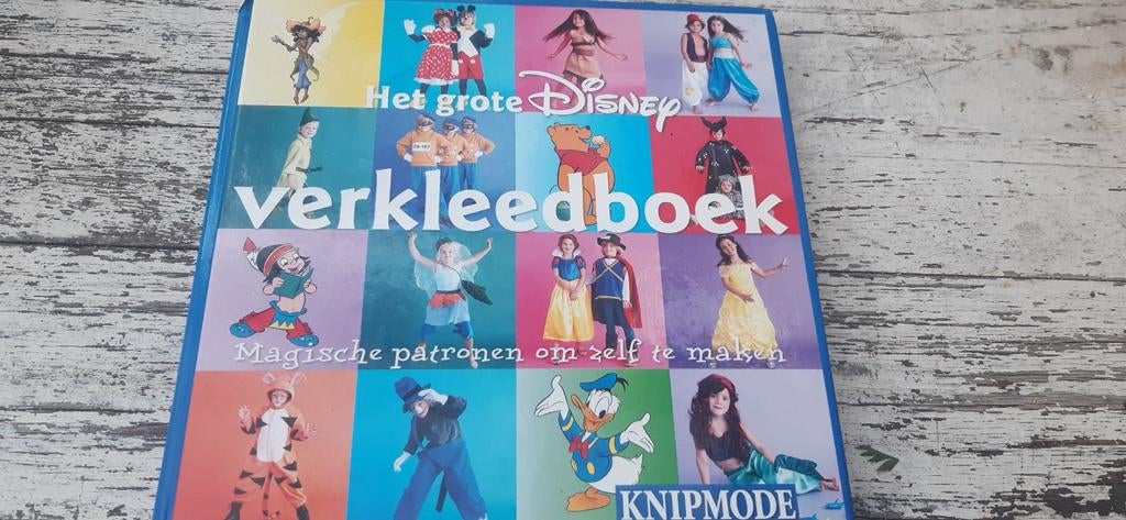 het grote  Walt Disney verkleedboek van Knipmode, Hobby en Vrije tijd, Kledingpatronen, Kind, Ophalen of Verzenden, Knipmode, Overige typen