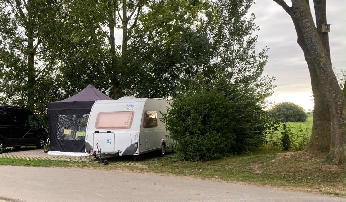 Knaus Sudwindcaravan uit november 2005 met voortenten, 7 tot 8 meter, Particulier, Knaus, Tot en met 4