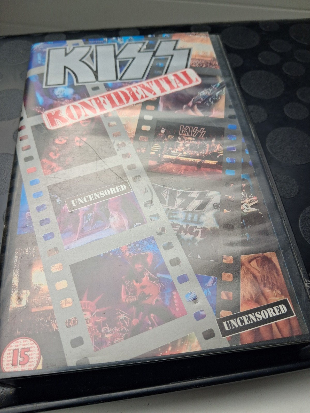 KIZZ: "KONFIDENTIAL", Vanaf 16 jaar, Ophalen of Verzenden, Zo goed als nieuw