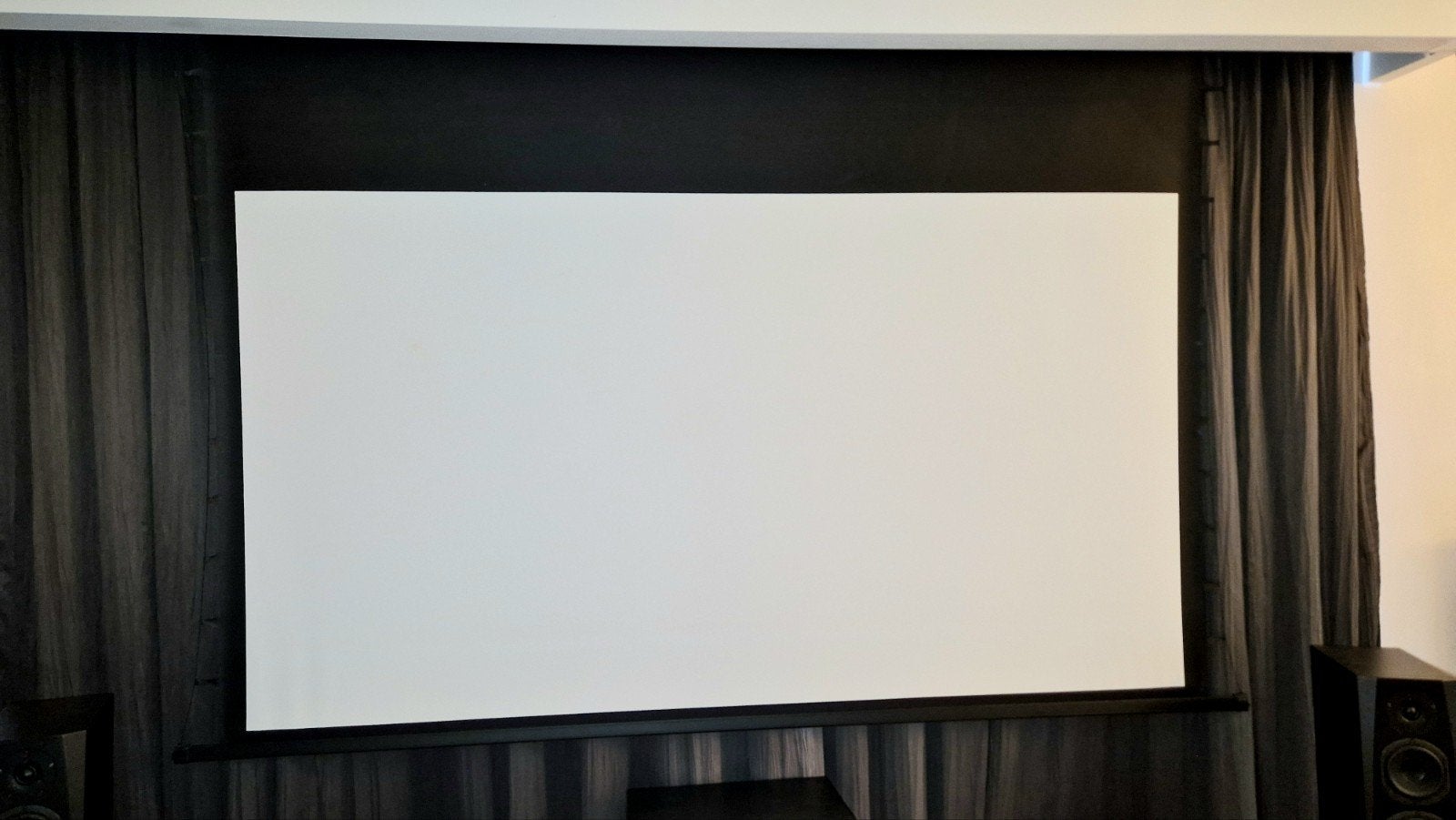 iVisions Cinema 4K Series projectiescherm 250 breed, Ophalen, Elektrisch, Gebruikt
