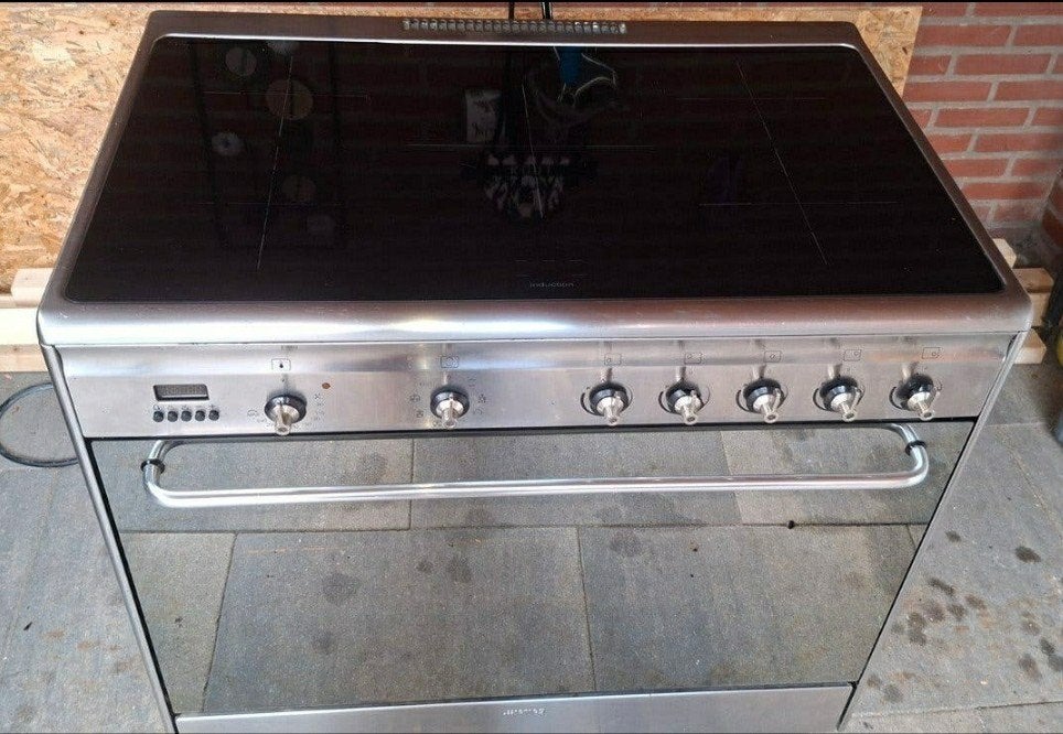 SMEG inductie fornuis 90cm, Witgoed en Apparatuur, Fornuizen, Ophalen