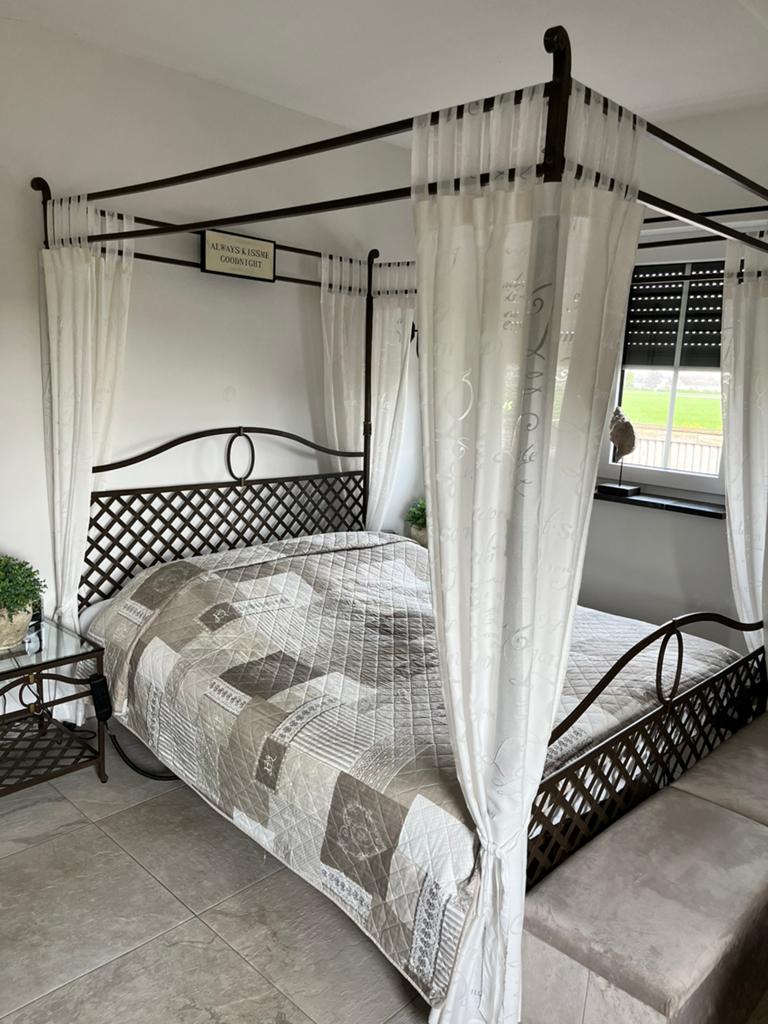 Te koop hemelbed van Beterbed, Romantic, Bruin, Tweepersoons, Ophalen of Verzenden