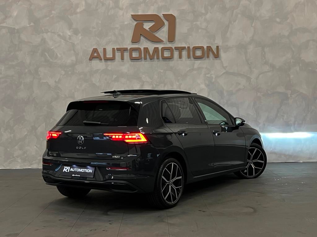 Volkswagen Golf 8,5 1.5 eTSI|50 Edition|PANO|KEYLESS|CAM|HuD, Auto's, Volkswagen, Adaptive Cruise Control, Zwart, 150 pk, Bedrijf