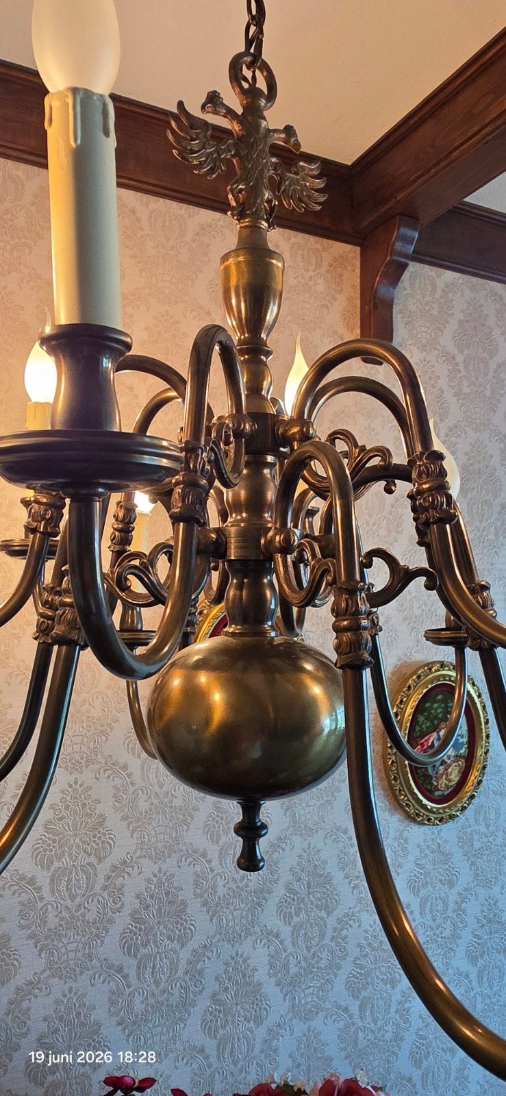 Antieke bronzen kroonluchter met dubbele adelaar, Ophalen