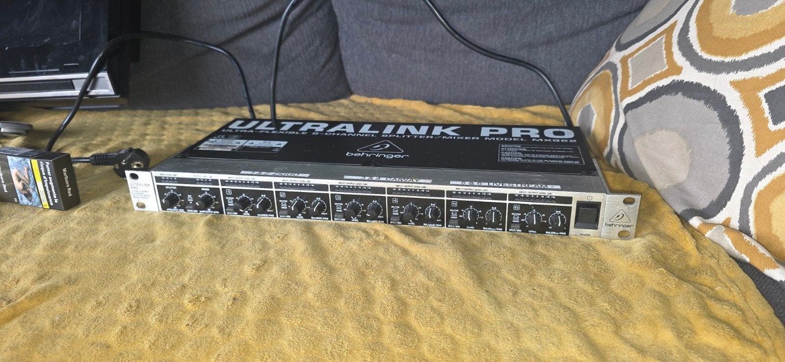 Behringer Ultralink Pro MX882 V2 - 8-kanaals splitter/mixer, Ophalen of Verzenden, Gebruikt, 5 tot 10 kanalen