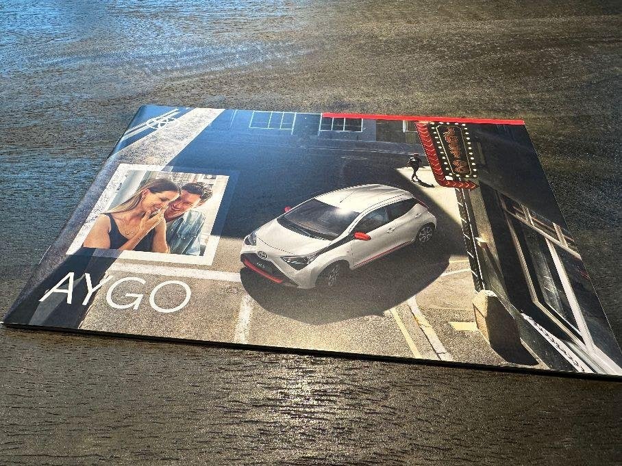 Toyota Aygo dikkkke folder 2021 nieuwstaat, Ophalen of Verzenden, Zo goed als nieuw, Toyota