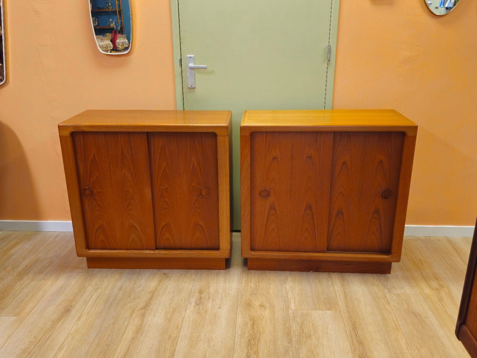 Set van 2 Silkeborg Teak Dressoirs Schuifdeuren Kasten, Ophalen, Silkeborg, Nvt, Nvt